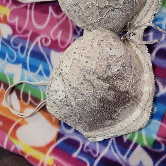 Victoria's Secret Bra - Picture 2 of 10
